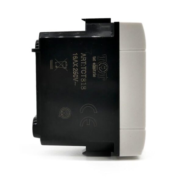 Presa bivalente (10a/16a-250v) 818b bianca Bticino Living - immagine 3