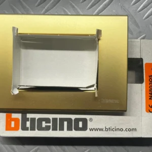 BTICINO LIVING LIGHT PLACCA 3 POSTI IN METALLO ORO SATINATO N4803OS