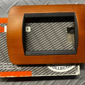 BTICINO LIVING INTERNATIONAL - PLACCA 3 POSTI LEGNO CILIEGIO L4803LCA